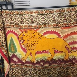 Vintage Vibrant Lion Tapestry with Intricate Patterns Fringe Edges